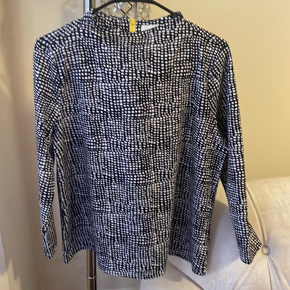 Women’s shirt NWT. Love the yellow zipper detail. Brand Melloday